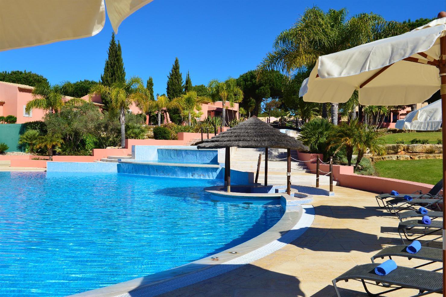 Pestana Vila Sol - Vilamoura Premium Golf Resort Dış mekan fotoğraf A swimming pool at a resort in Portugal