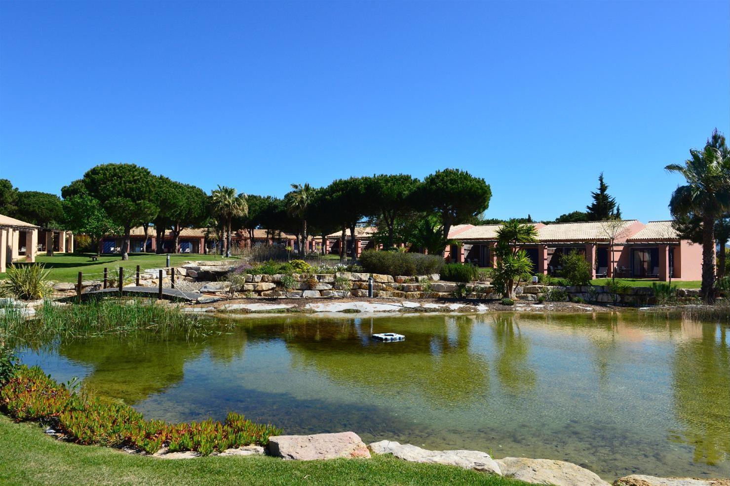 Pestana Vila Sol - Vilamoura Premium Golf Resort Dış mekan fotoğraf The resort's lake