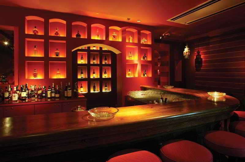 Pestana Vila Sol - Vilamoura Premium Golf Resort Restoran fotoğraf The bar at the Mandarin Oriental, Hong Kong
