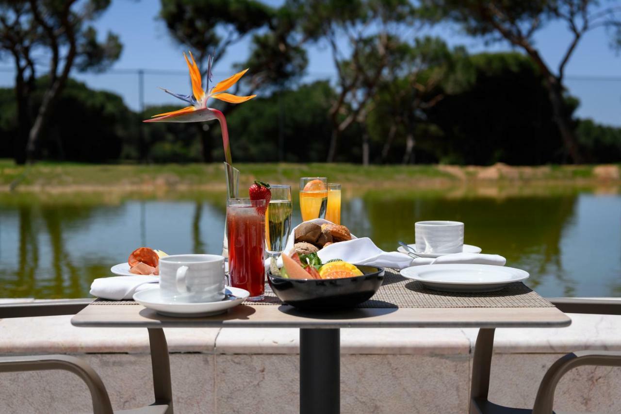 Pestana Vila Sol - Vilamoura Premium Golf Resort Dış mekan fotoğraf Breakfast at the Hotel