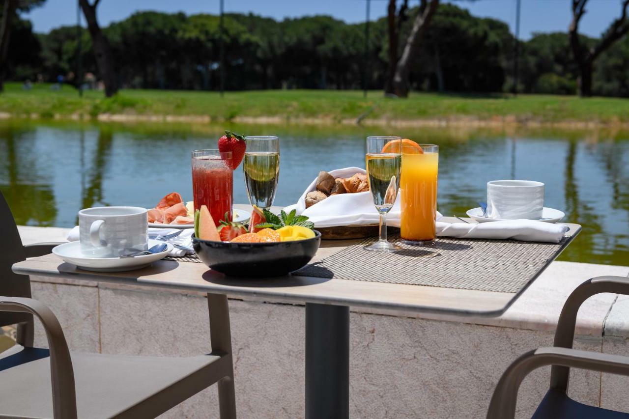 Pestana Vila Sol - Vilamoura Premium Golf Resort Dış mekan fotoğraf Breakfast at the Hotel