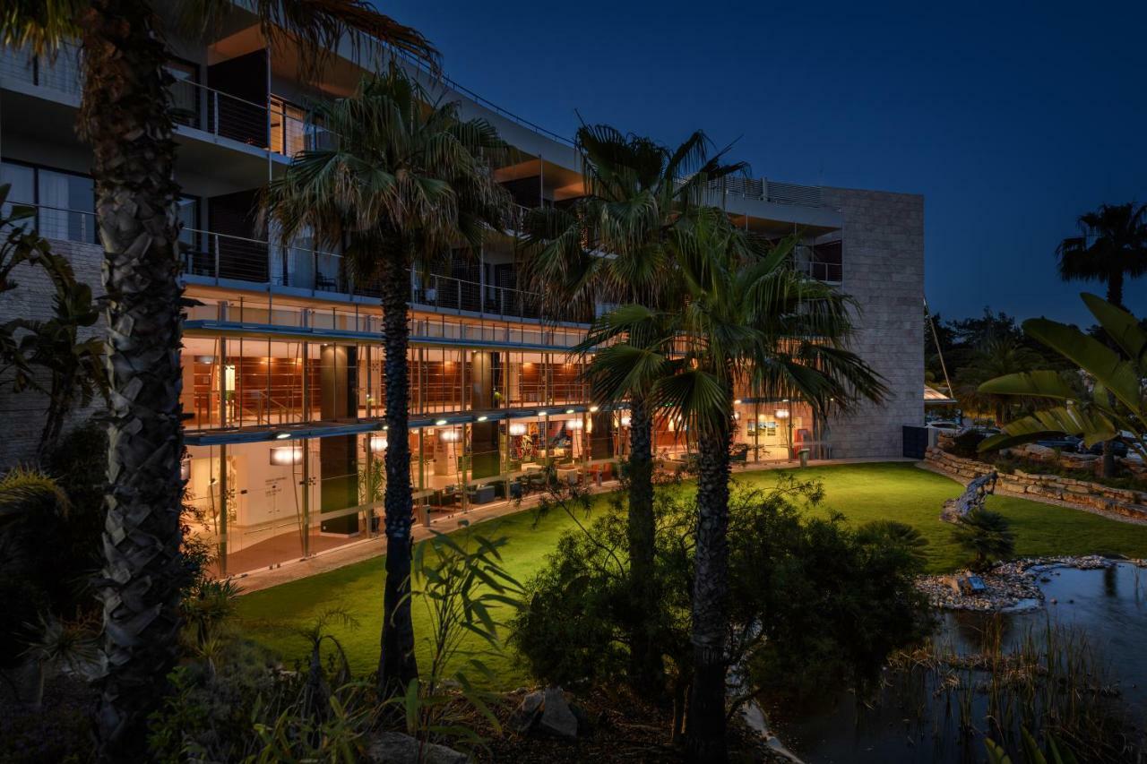 Pestana Vila Sol - Vilamoura Premium Golf Resort Dış mekan fotoğraf The hotel at night
